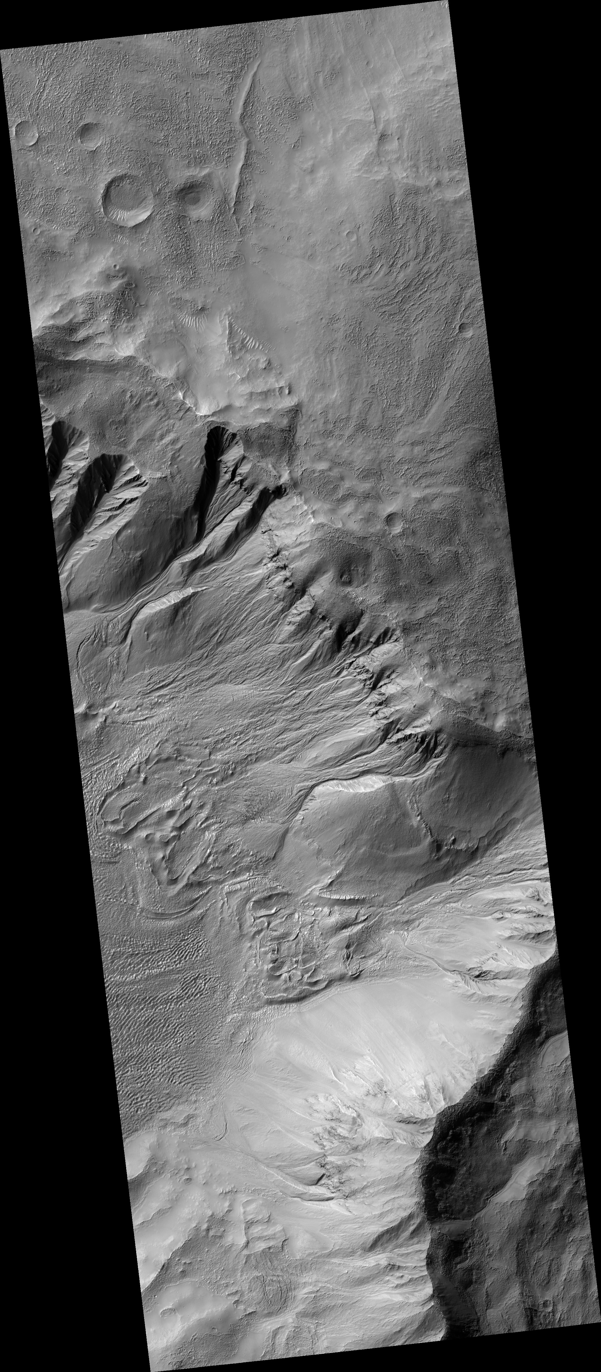 HiRISE | Gullied Crater Wall (ESP_016124_1390)
