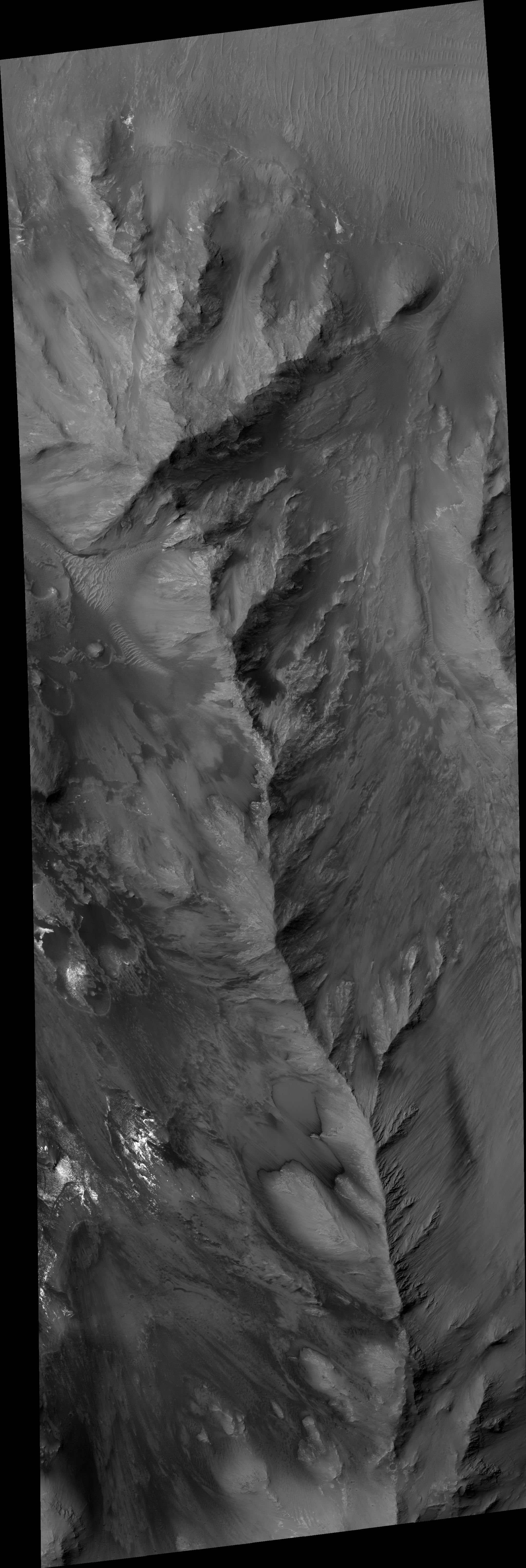 HiRISE | Seasonal Flows in Valles Marineris (ESP_042228_1670)